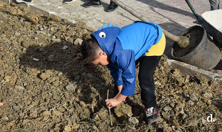 Atakumlu cocuklardan Dunya Cocuk Haklari Gununde yesil mesaj 2