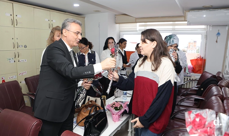 Baskan Ihsan Kurnazdan ogretmenlere karanfil Toplumun diregi onlar 3