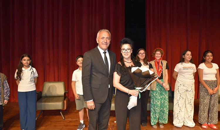 Gelecegin tiyatro yildizlari Ata Sahnede ilk kez seyirciyle bulustu 4