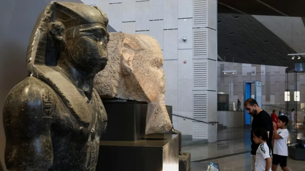 Mısır’da dünyanın en büyük müzesi açıldı: Tutankhamun'un mezarı ilk kez tümüyle sergileniyor 4 Misirda dunyanin en buyuk muzesi acildi 2
