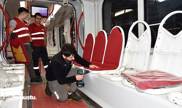 Samsun’da tramvay koltukları yenilendi: Yanmaz malzeme kullanıldı 5 Samsunda tramvay koltuklari yenilendi 3