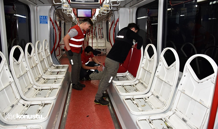 Samsun’da tramvay koltukları yenilendi: Yanmaz malzeme kullanıldı 2 Samsunda tramvay koltuklari yenilendi 4