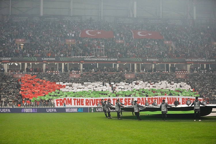 Samsunspor taraftarından dünyaya mesaj: Filistin özgür olacak! 4 Samsunspor taraftarindan Filistine ozel koreografi 1