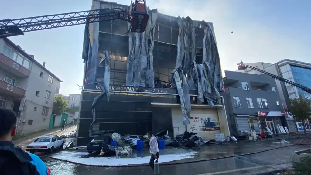 Turkiyeyi yasa bogan yangin 6 kisi oldu fabrika sahibi kacti mi 3