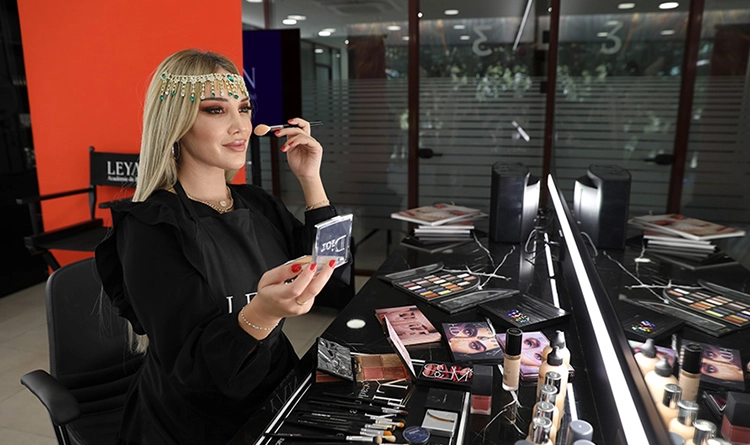 Estetiği mesleğe dönüştürün: Profesyonel makyaj eğitimi fırsatı 1 makyaj kursu