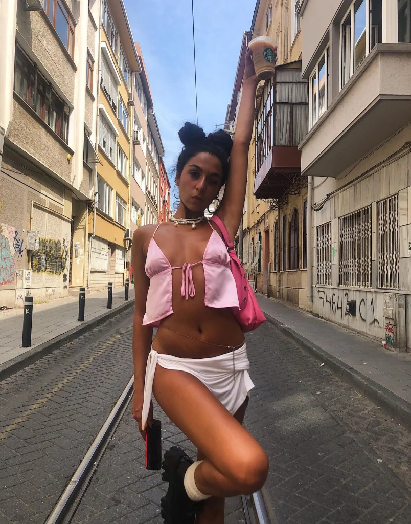 Melisa Aydınalp kimdir? Genç aktivistin yaşamı, kariyeri ve eylemleri... 2 melisa aydinalp 9