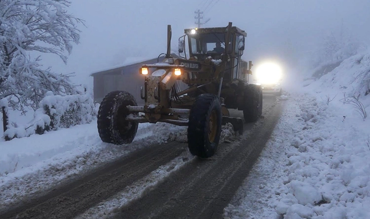 Atakum Belediyesi'nden yoğun kar mesaisi