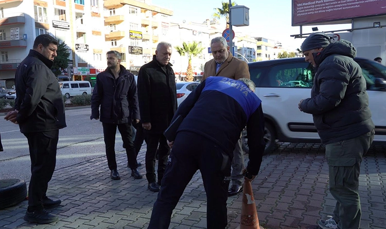 Atakum zabıtasından kaldırım işgaline geçit yok Atakum zabıtasından kaldırım işgaline geçit yok
