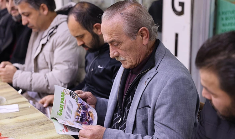 Başkan İhsan Kurnaz sahada: Esnafla birebir temas sürüyor 7 Baskan Ihsan Kurnaz sahada 7