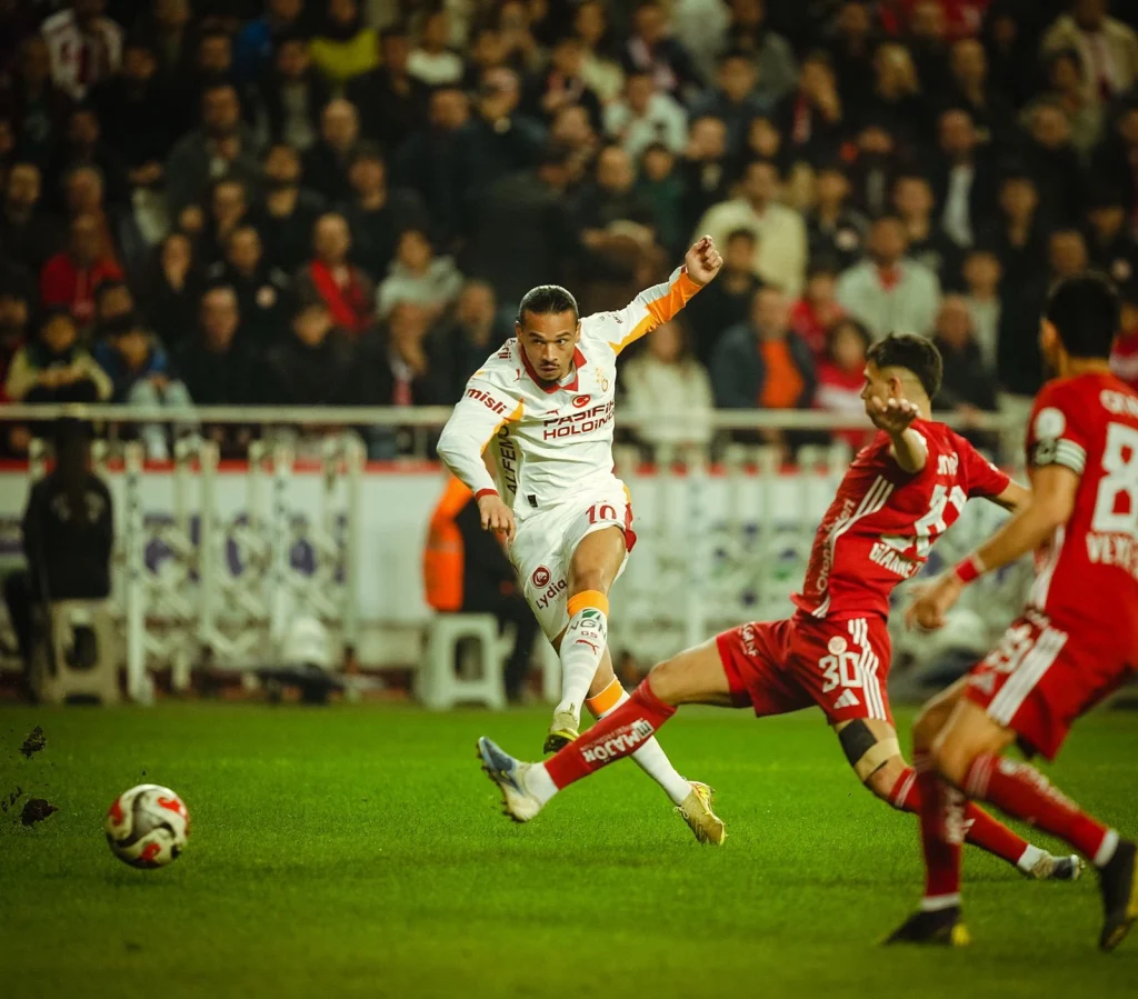 Galatasaray’dan Antalya’da gol yağmuru: 4-1 2 Galatasaraydan Antalyada gol yagmuru 3