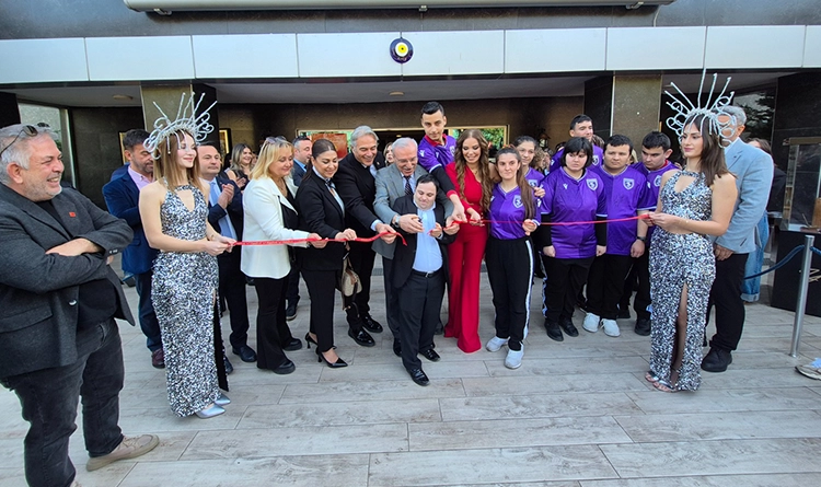 Şenliğin geliri öğrencilere gidecek: Mutluluğun Kanatları Derneği'nden muhteşem açılış