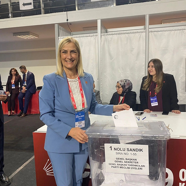 Nazan Guneysu yine Ozgur Ozelin A Takiminda 3