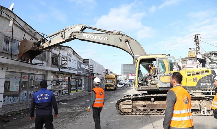 Samsun Gülsan Sanayi'de tarihi an: İşte ilk yıkımdan görüntüler 2 Samsun Gulsan Sanayide tarihi an 3