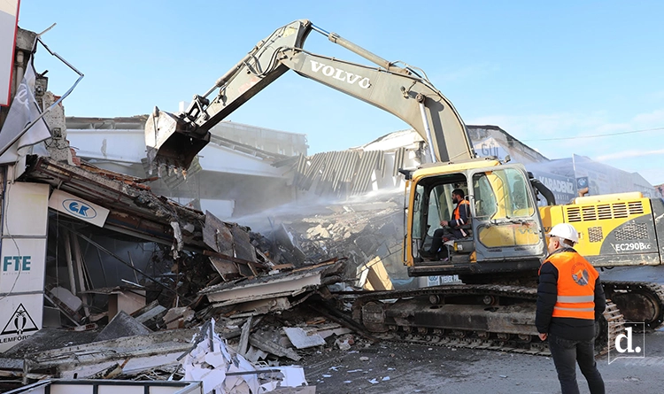 Samsun Gülsan Sanayi'de tarihi an: İşte ilk yıkımdan görüntüler 7 Samsun Gulsan Sanayide tarihi an 5