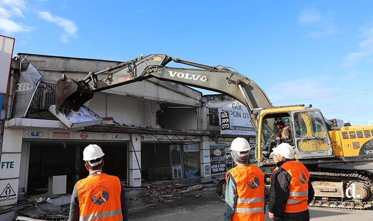 Samsun Gülsan Sanayi'de tarihi an: İşte ilk yıkımdan görüntüler 5 Samsun Gulsan Sanayide tarihi an 6