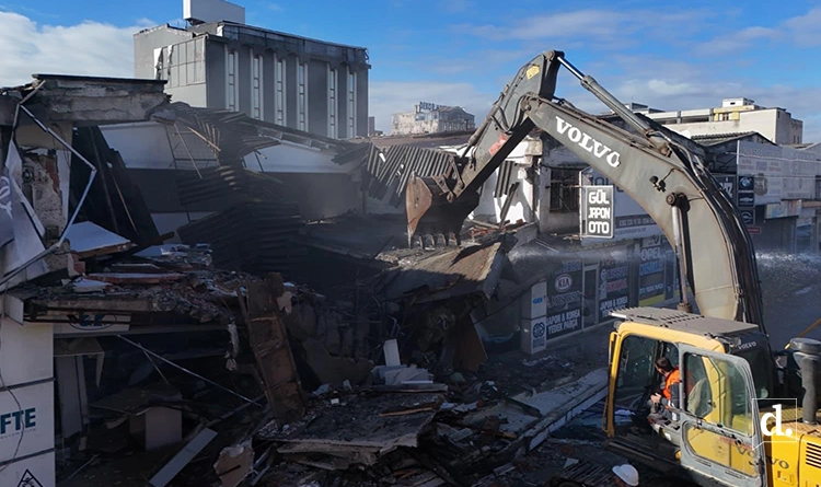 Samsun Gülsan Sanayi'de tarihi an: İşte ilk yıkımdan görüntüler 3 Samsun Gulsan Sanayide tarihi an 7