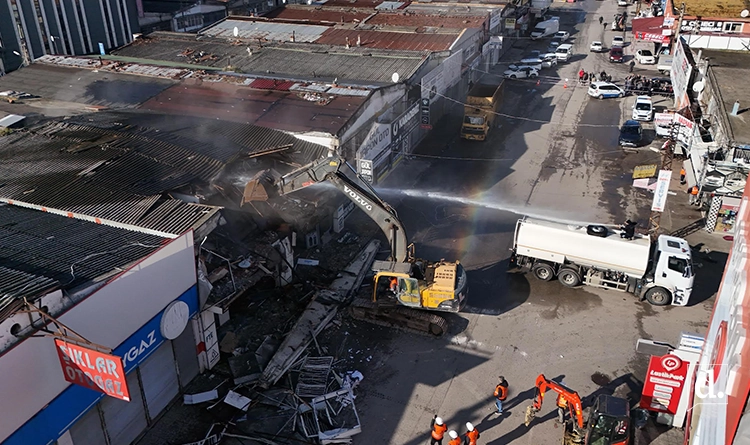 Samsun Gülsan Sanayi'de tarihi an: İşte ilk yıkımdan görüntüler 1 Samsun Gulsan Sanayide tarihi an 8