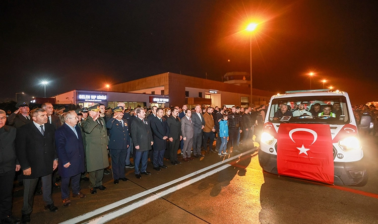 Samsun şehidini dualarla karşıladı 5 Samsun sehidini dualarla karsiladi 5