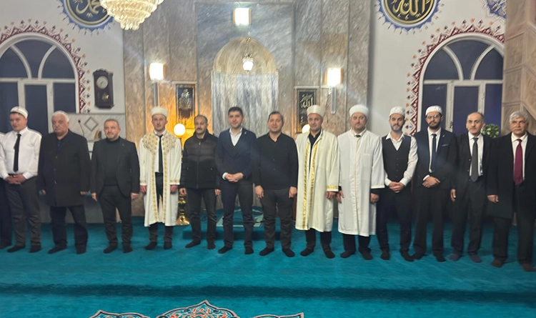 Samsun'da cami mihrabında protokol pozu! MHP'li başkan ve kaymakam da o karede