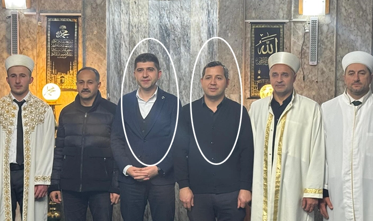 Samsun'da cami mihrabında protokol pozu! MHP'li başkan ve kaymakam da o karede