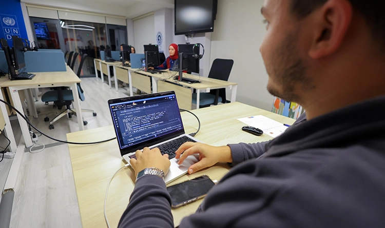 Samsun’da gençlere dijital gelecek: Petek Genç’te kurslar devam ediyor