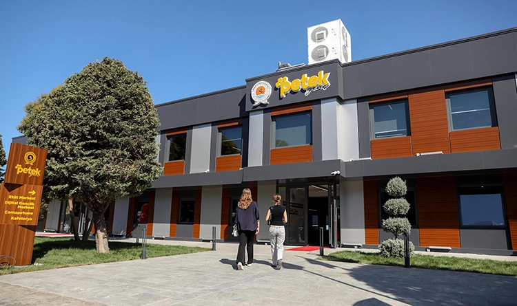 Samsun’da gençlere dijital gelecek: Petek Genç’te kurslar devam ediyor