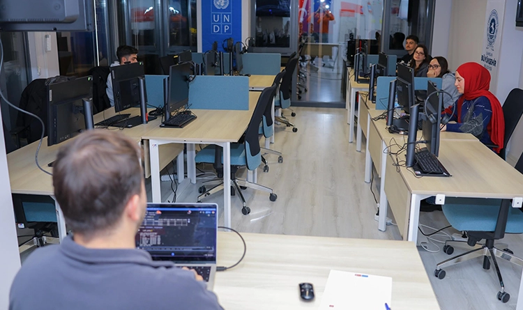 Samsun’da gençlere dijital gelecek: Petek Genç’te kurslar devam ediyor