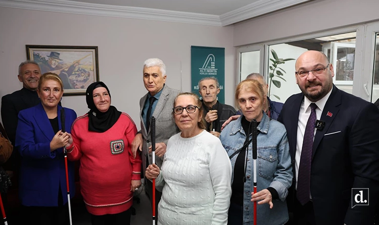 Serhat Türkel’den görme engellilere 40 beyaz baston 7 Serhat Turkelden gorme engellilere 40 beyaz baston 4