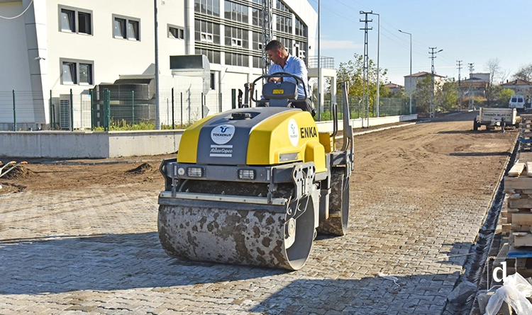 Tekkeköy’de yollar taş parke ile yenileniyor: Ulaşım konforu artıyor