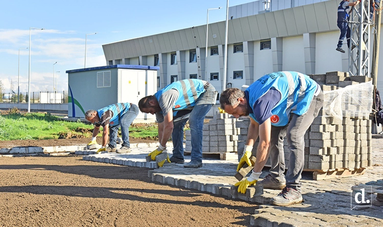 Tekkeköy’de yollar taş parke ile yenileniyor: Ulaşım konforu artıyor