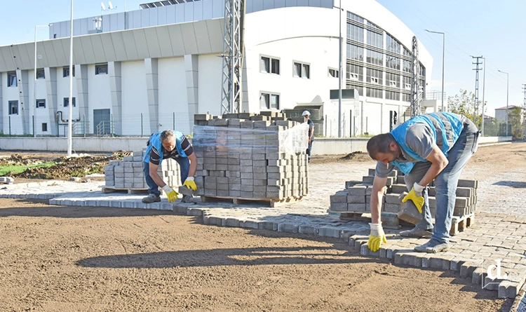Tekkeköy’de yollar taş parke ile yenileniyor: Ulaşım konforu artıyor