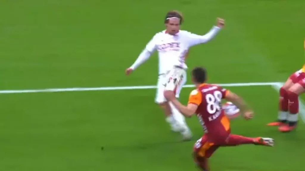 galatasaray samsunspor penalti pozisyonu