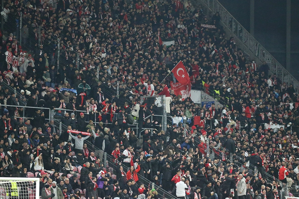 Samsunspor'a Almanya'da darbe! Avrupa yolculuğu play-off’ta sürecek 4 samsunspor mainz 2025 taraftar