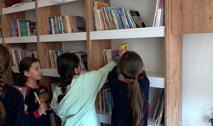 Atakum’da kitap seferberliği: Öğrenciler 10 binden fazla kitapla buluştu Atakum’da kitap seferberliği: Öğrenciler 10 binden fazla kitapla buluştu