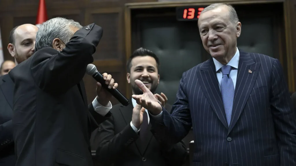 AK Parti'ye geçen CHP’li Çakır’ın 'İki Başkomutan' sözü tartışma yarattı