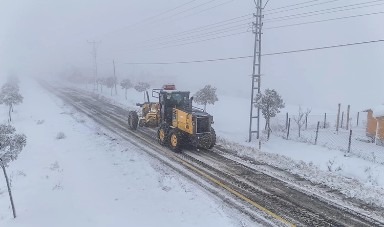 İlkadım’da kar alarmı: Belediye ekipleri gece boyu sahada