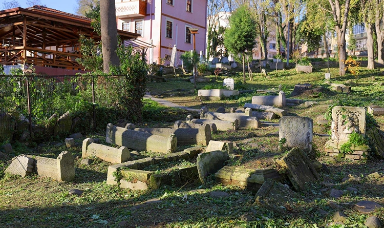 Samsun'da tarihi miras korunuyor: Mezarlıkta kazı ve düzenleme sürüyor