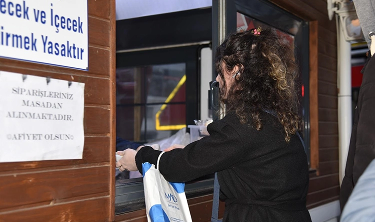 Atakum Belediyesi’nden Ramazan dayanışması: Ücretsiz iftar başladı Atakum Belediyesi’nden Ramazan dayanışması: Ücretsiz iftar başladı