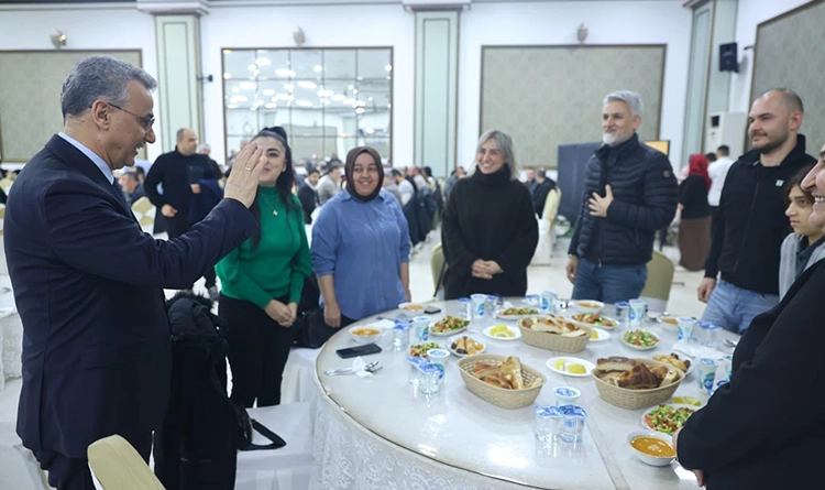 Başkan İhsan Kurnaz, personelle oruç açtı Başkan İhsan Kurnaz, personelle oruç açtı