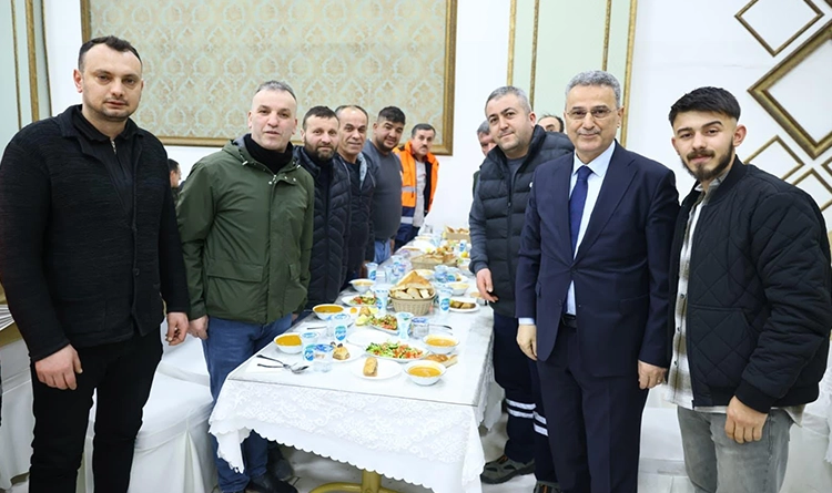 Başkan İhsan Kurnaz, personelle oruç açtı Başkan İhsan Kurnaz, personelle oruç açtı