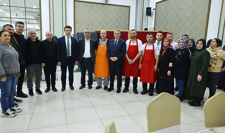 Başkan İhsan Kurnaz, personelle oruç açtı Başkan İhsan Kurnaz, personelle oruç açtı