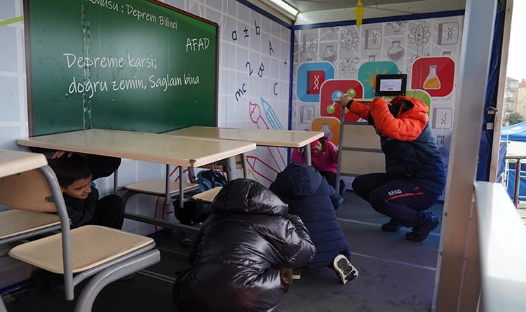 Deprem Simülasyon Tırı Atakum’da