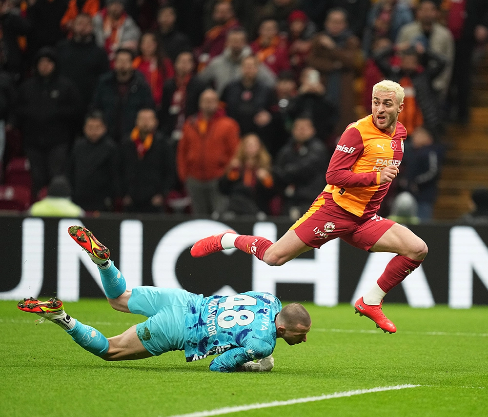Galatasaray Alanyaspor'a geçit vermedi: 3-1 Galatasaray Alanyaspor'a geçit vermedi: 3-1