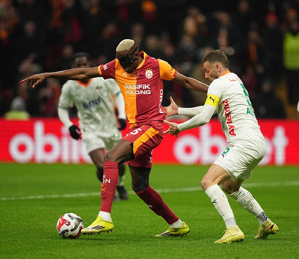 Galatasaray Alanyaspor'a geçit vermedi: 3-1 Galatasaray Alanyaspor'a geçit vermedi: 3-1
