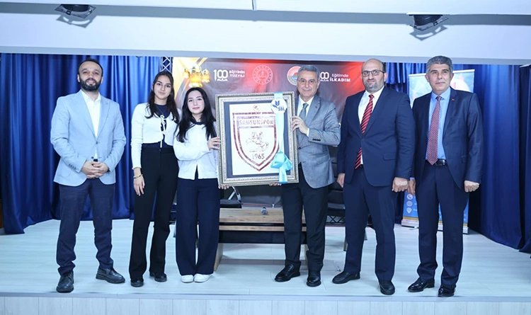 İlkadım’da 'Maarifin Kalbinde Ramazan' buluşması: Gençler sordu İhsan Kurnaz cevapladı İlkadım’da 'Maarifin Kalbinde Ramazan' buluşması: Gençler sordu İhsan Kurnaz cevapladı