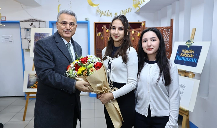 İlkadım’da 'Maarifin Kalbinde Ramazan' buluşması: Gençler sordu İhsan Kurnaz cevapladı İlkadım’da 'Maarifin Kalbinde Ramazan' buluşması: Gençler sordu İhsan Kurnaz cevapladı