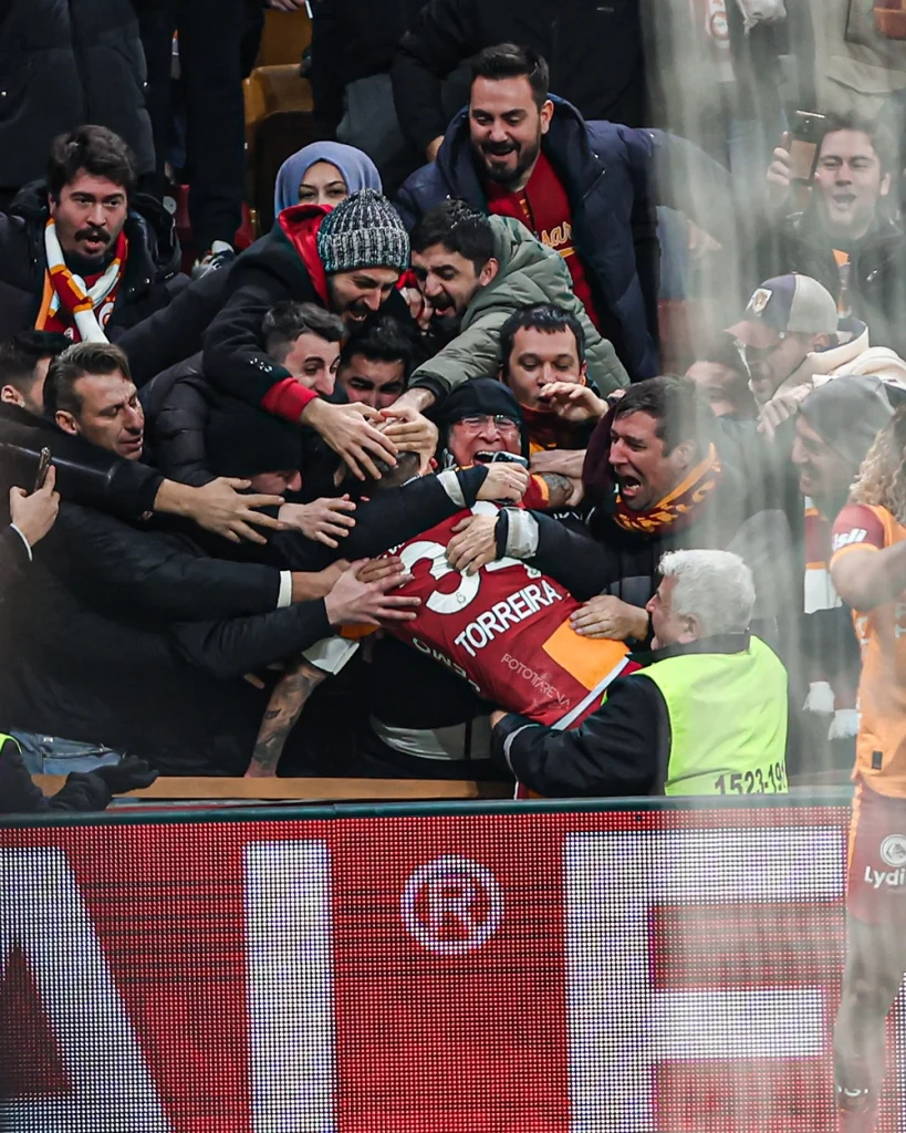 Gol, taraftar, duygusal anlar: Gecenin adı Torreira Gol, taraftar, duygusal anlar: Gecenin adı Torreira