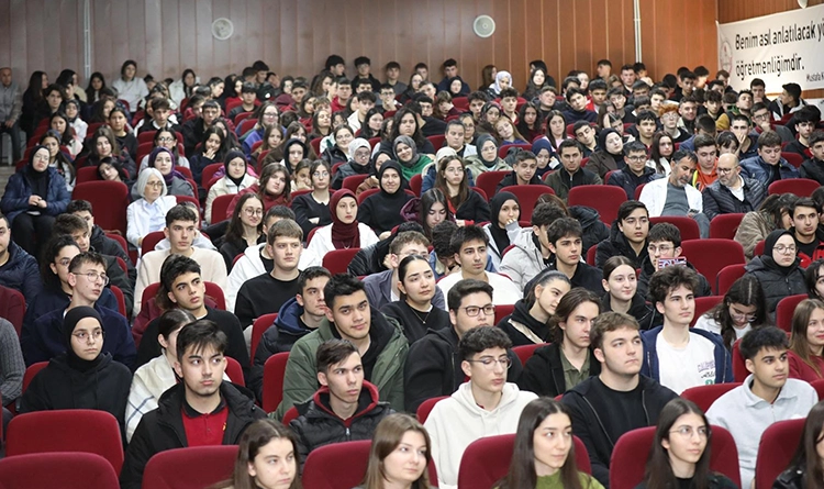 Samsun Büyükşehir, gençlerin eğitim yolculuğuna rehber oluyor