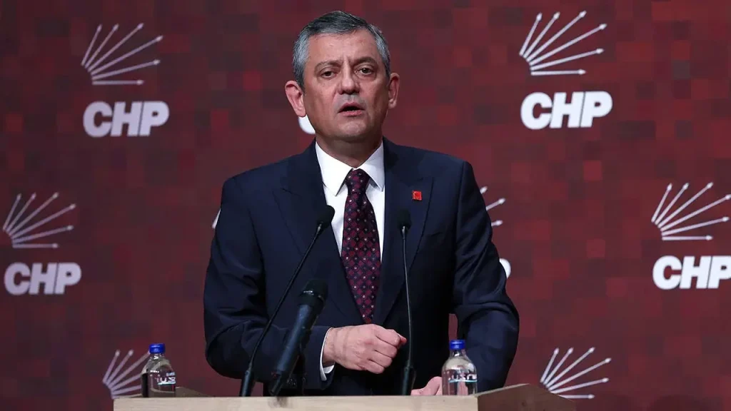 Özgür Özel’den CHP'den istifa eden Özarslan’ın 'küfür' iddiasına yanıt: Yalan atıyor