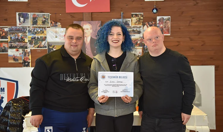 Atakumlu özel öğrencilerden geri dönüşüme katkı 